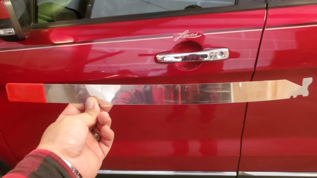 How to Unlock a Chevy Cruze With a Slim Jim